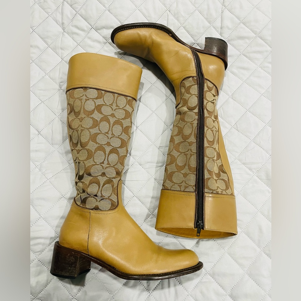 Coach logo boots